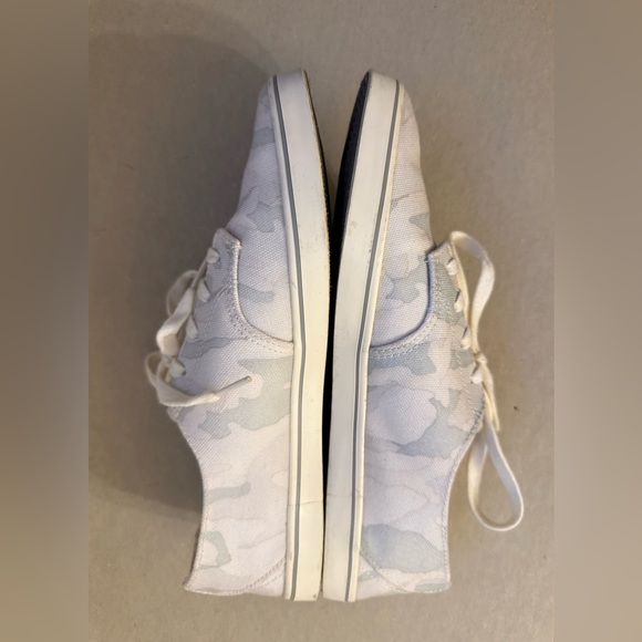 Nike Shoes - NIKE. Better World. Clean. Gently worn.